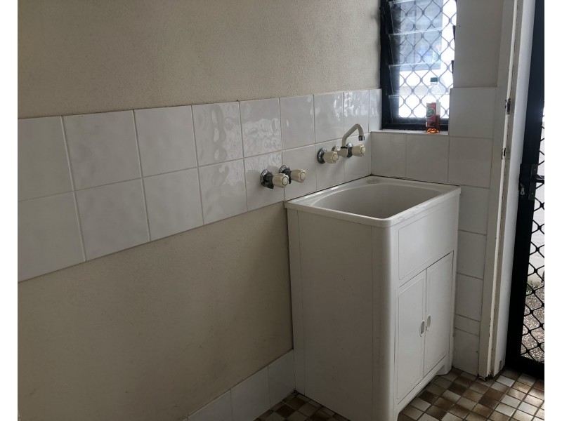 1/163 Nicklin Way, Warana QLD 4575