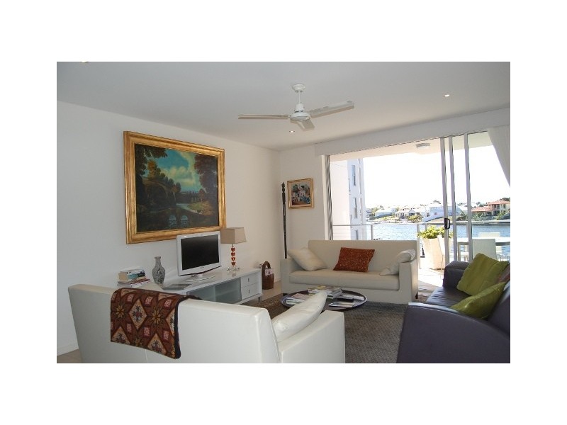 29/7 Grand Parade, Kawana Island QLD 4575