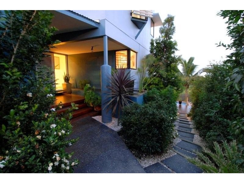 2 Kawana Street, Alexandra Headland QLD 4572