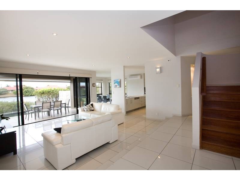 7 Antigua Court, Kawana Island QLD 4575