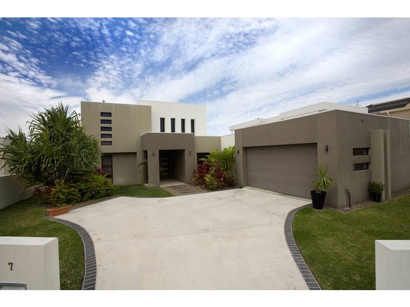 7 Antigua Court, Kawana Island QLD 4575