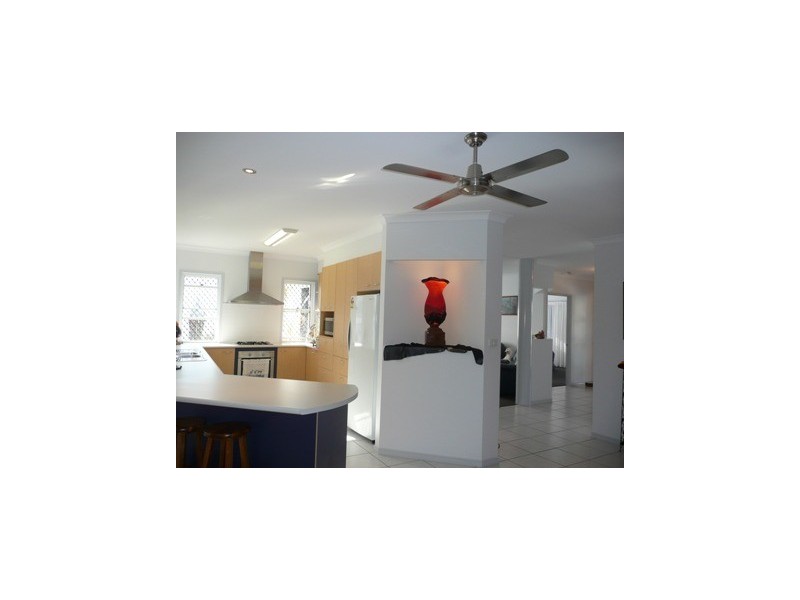 4 Magnetic Street, Kawana Island QLD 4575