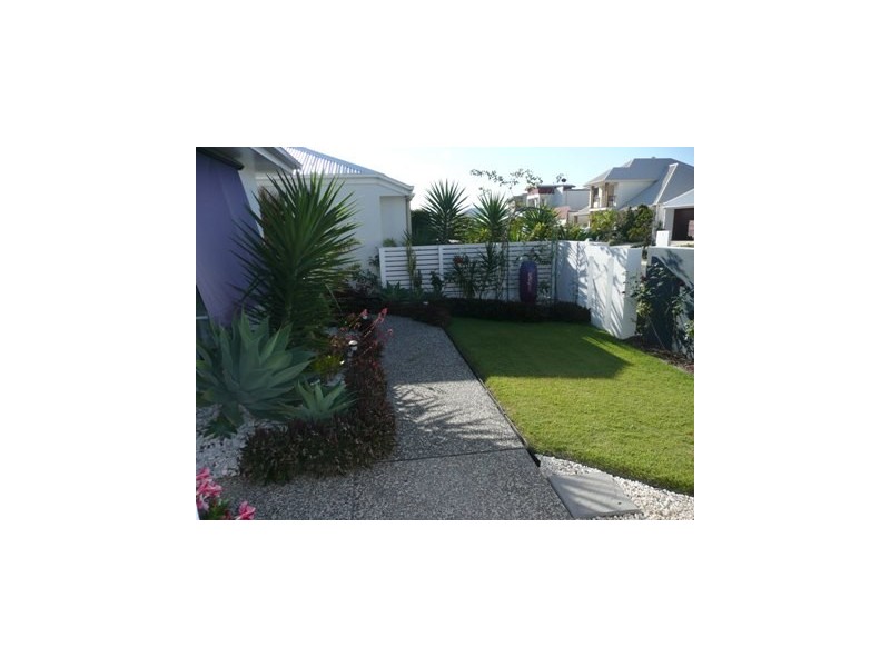 4 Magnetic Street, Kawana Island QLD 4575