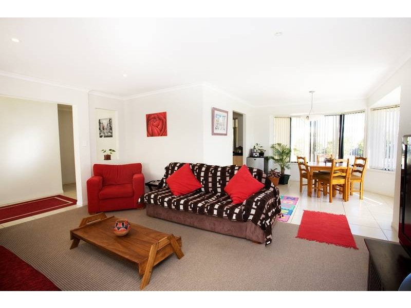 4 Komodo Court, Kawana Island QLD 4575