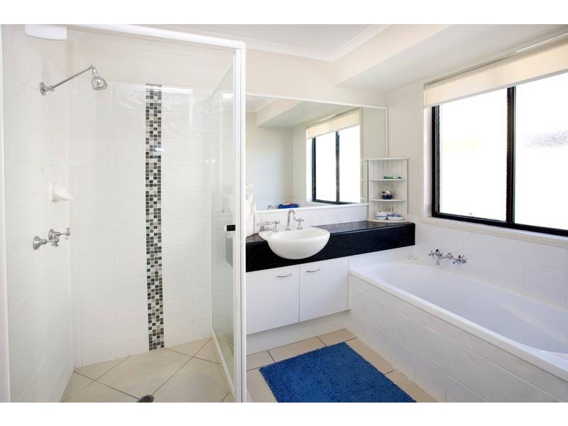 4 Komodo Court, Kawana Island QLD 4575