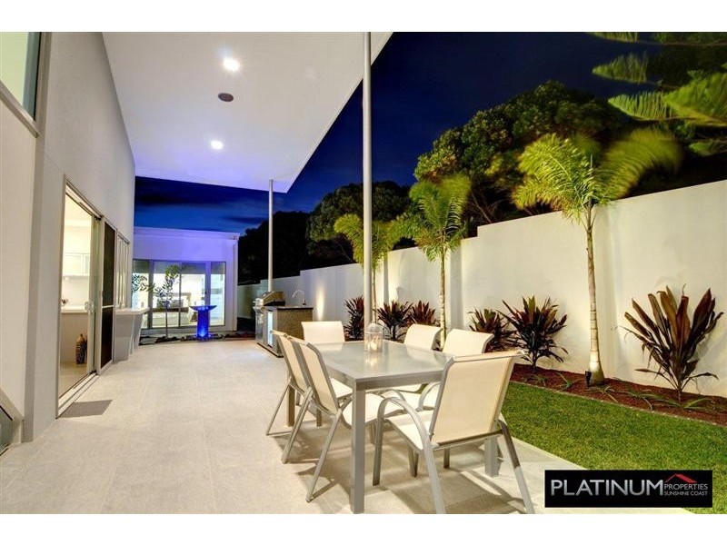1 Mooloolah Island, Minyama QLD 4575