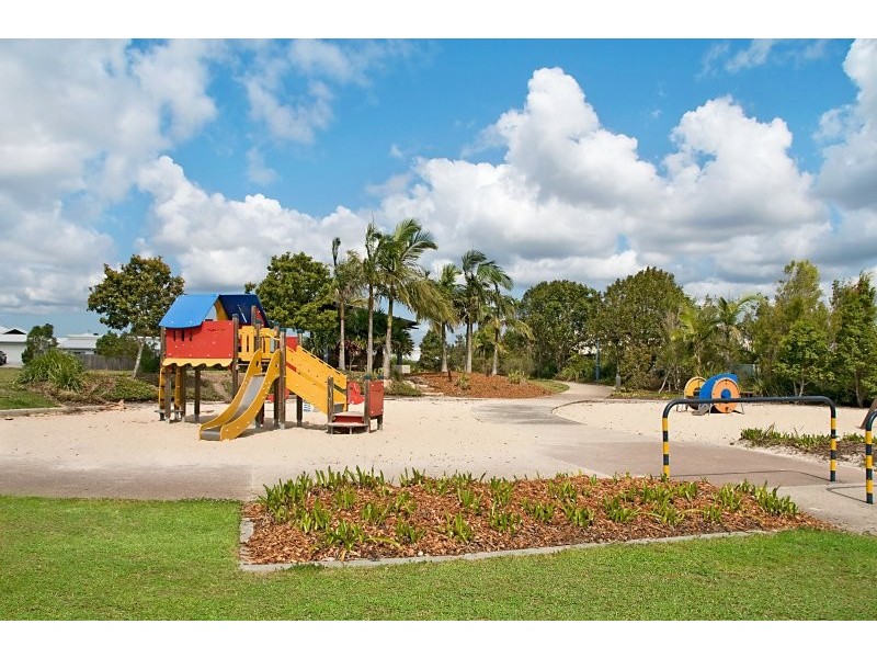 5 White Cedar Drive, Meridan Plains QLD 4551