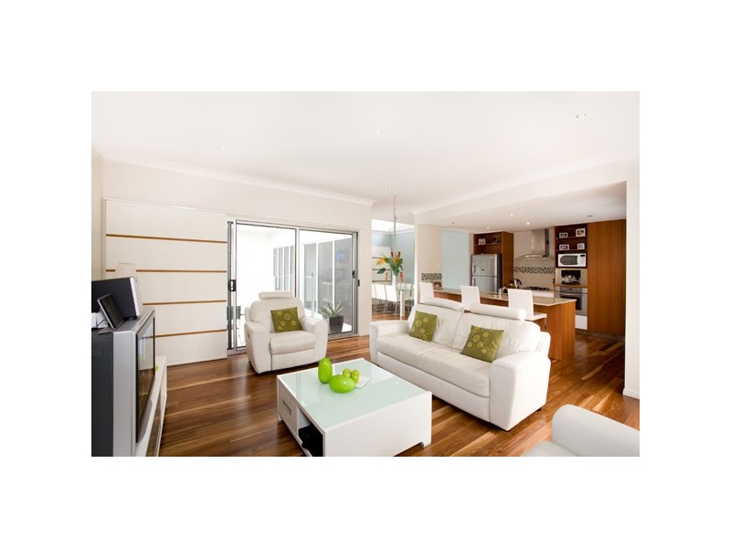 12 Castaway Court, Kawana Island QLD 4575
