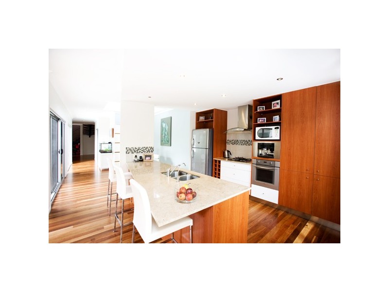 12 Castaway Court, Kawana Island QLD 4575