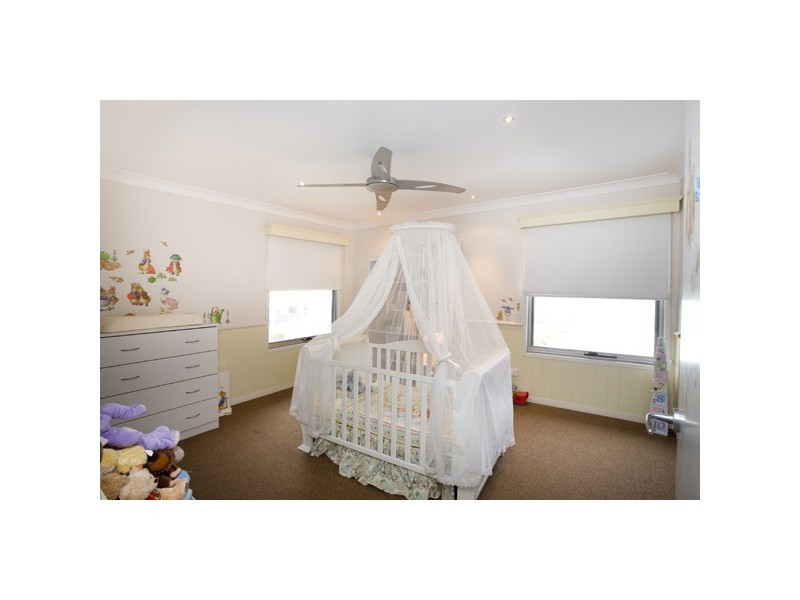12 Castaway Court, Kawana Island QLD 4575