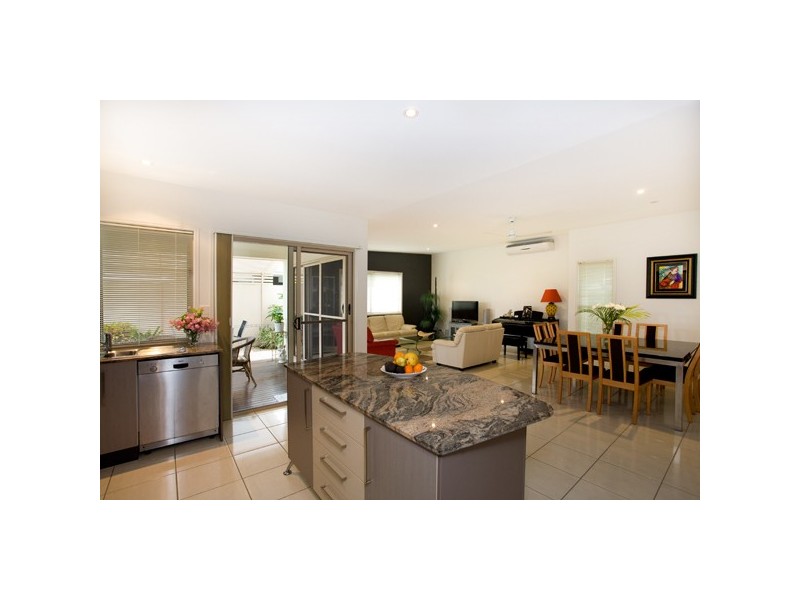 14 Flores Street, Kawana Island QLD 4575