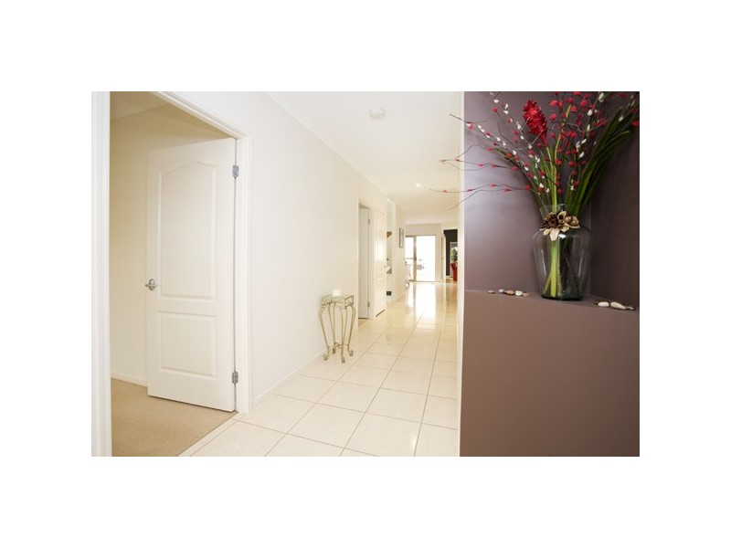 14 Flores Street, Kawana Island QLD 4575