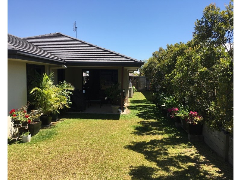 8 Pumicestone Way, Mountain Creek QLD 4557