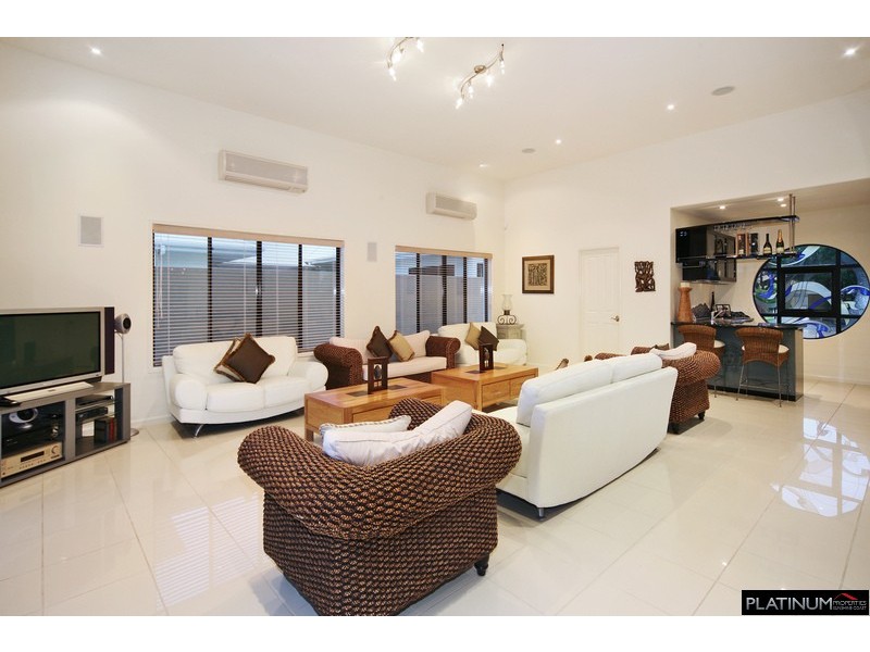 5 Mooloolah Island, Minyama QLD 4575