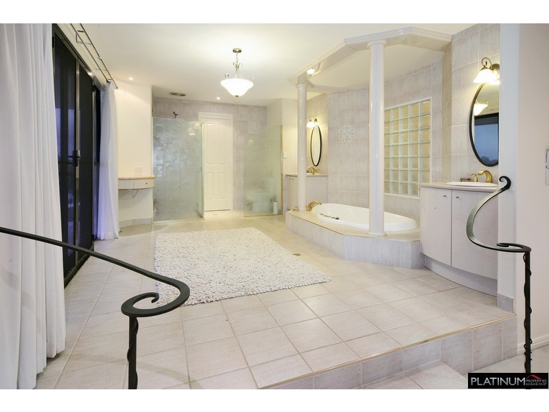 5 Mooloolah Island, Minyama QLD 4575
