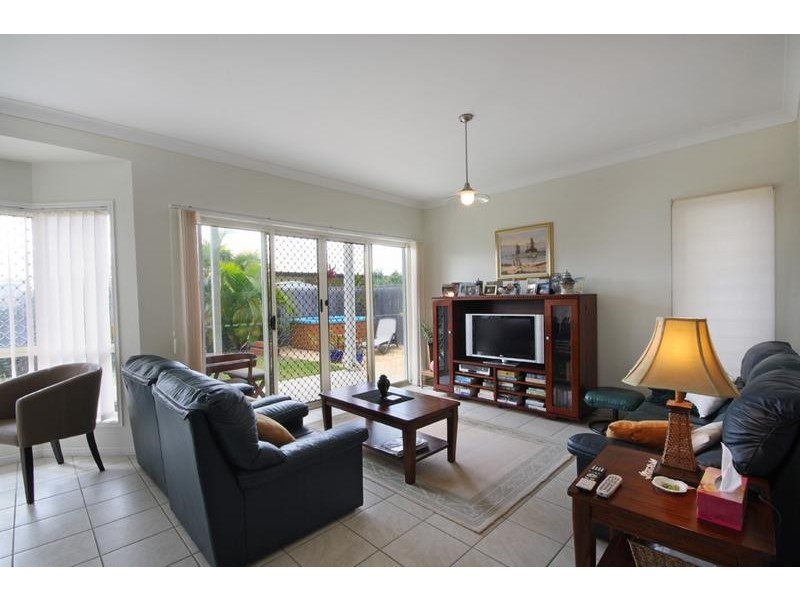 5 Solomon Court, Kawana Island QLD 4575