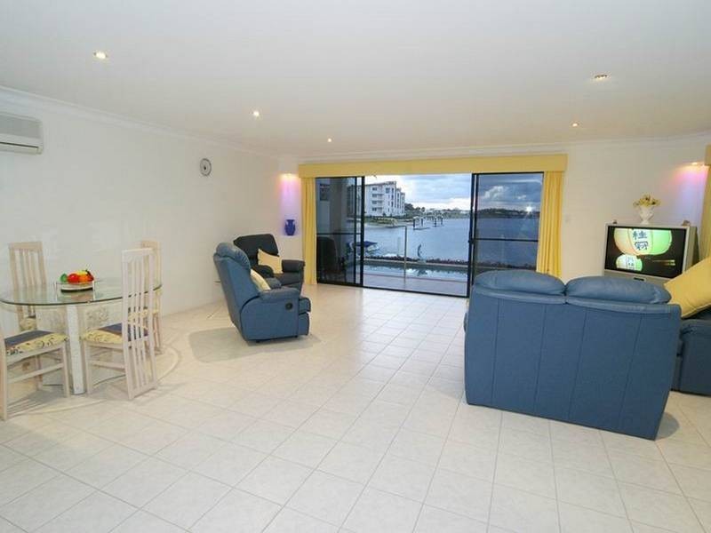 4 Cayman Place, Kawana Island QLD 4575