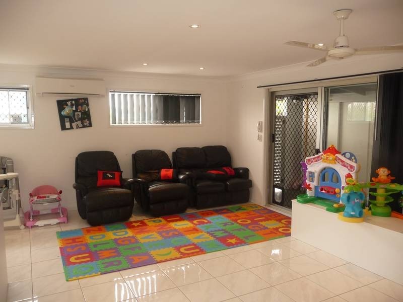 289 Nicklin Way, Warana QLD 4575