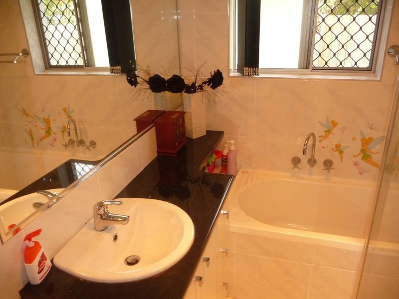 289 Nicklin Way, Warana QLD 4575