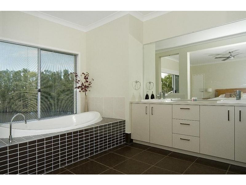 38 Hetherington Drive, Twin Waters QLD 4564