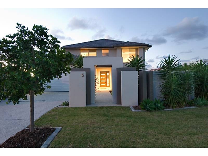 5 Tarawa Street, Kawana Island QLD 4575