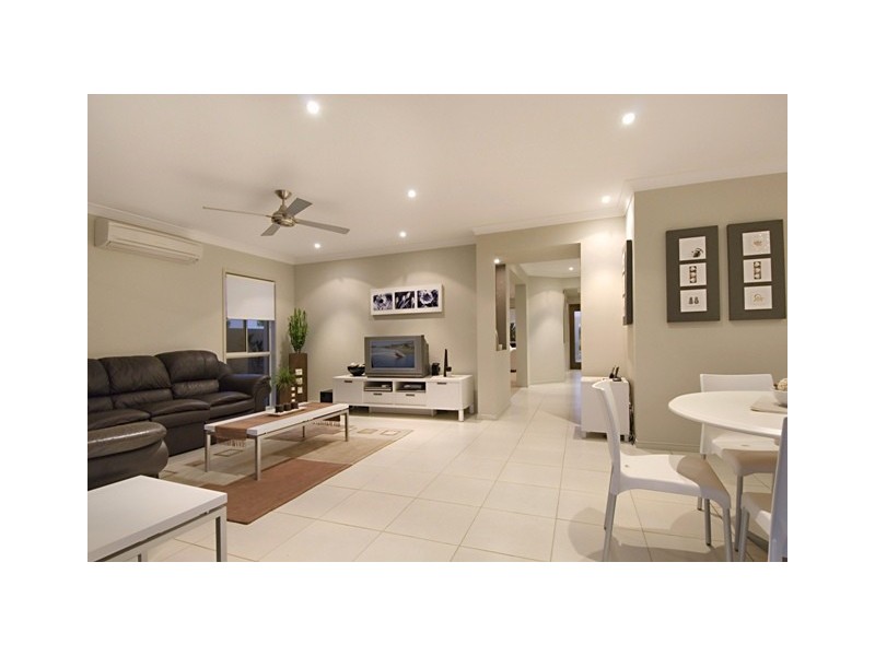 5 Tarawa Street, Kawana Island QLD 4575