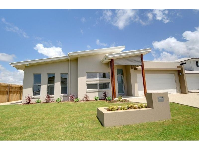 6 Reef Court, Birtinya QLD 4575