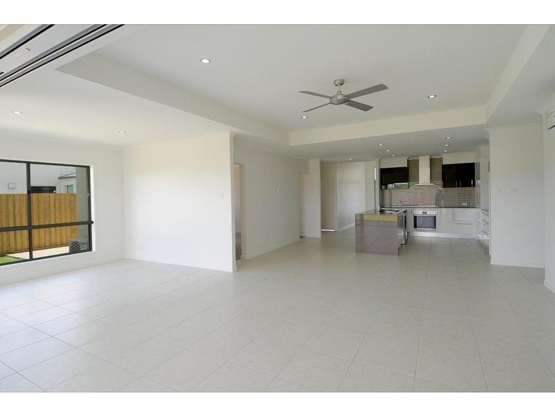 6 Reef Court, Birtinya QLD 4575