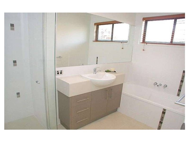 Warana QLD 4575