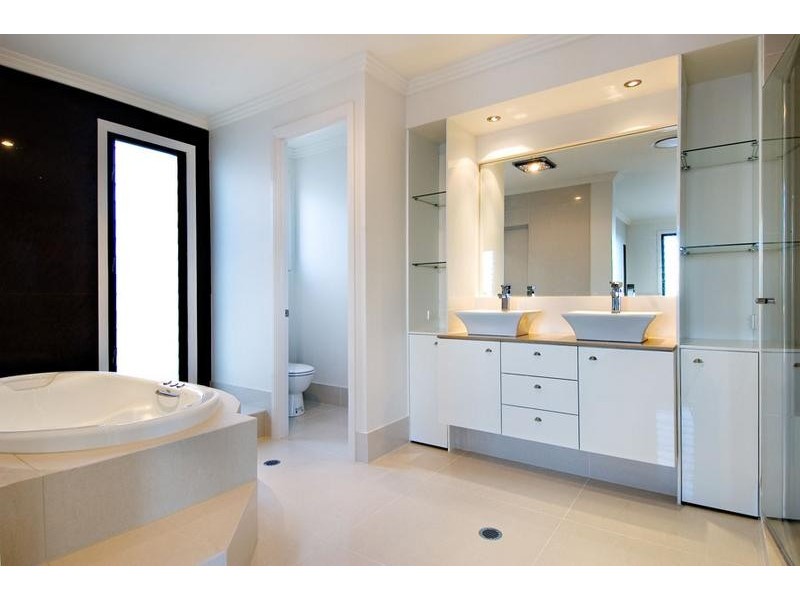 9 Majorca Place, Kawana Island QLD 4575