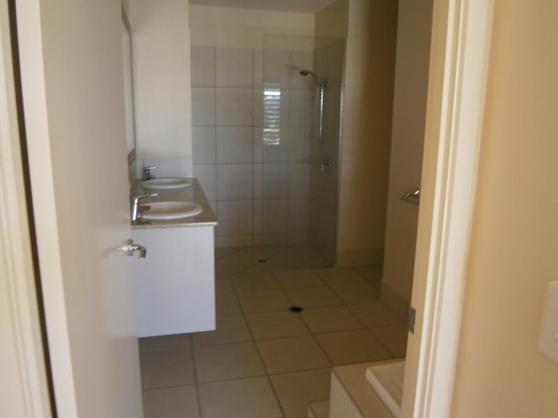 6/1 Grenada Way, Kawana Island QLD 4575