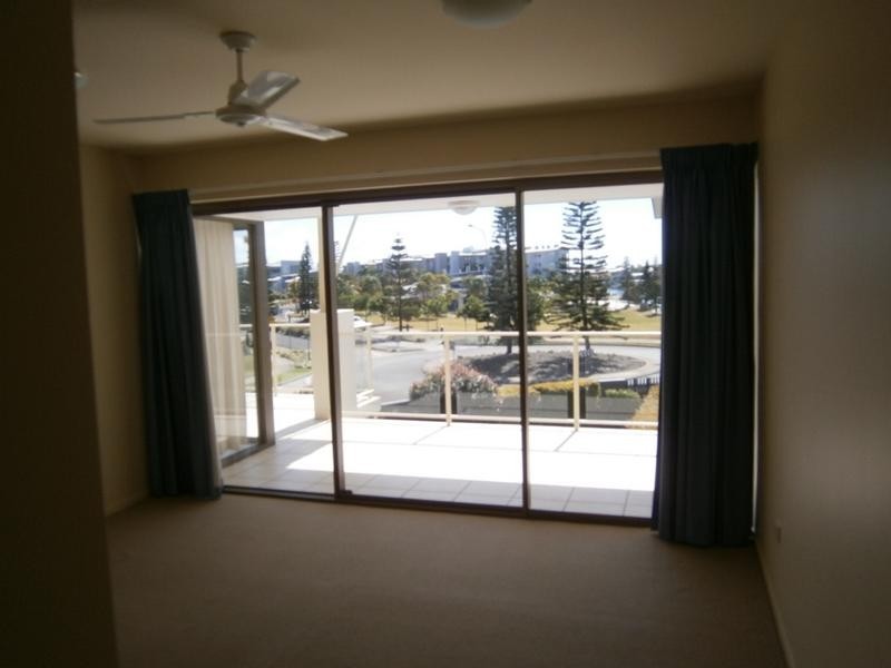 6/1 Grenada Way, Kawana Island QLD 4575