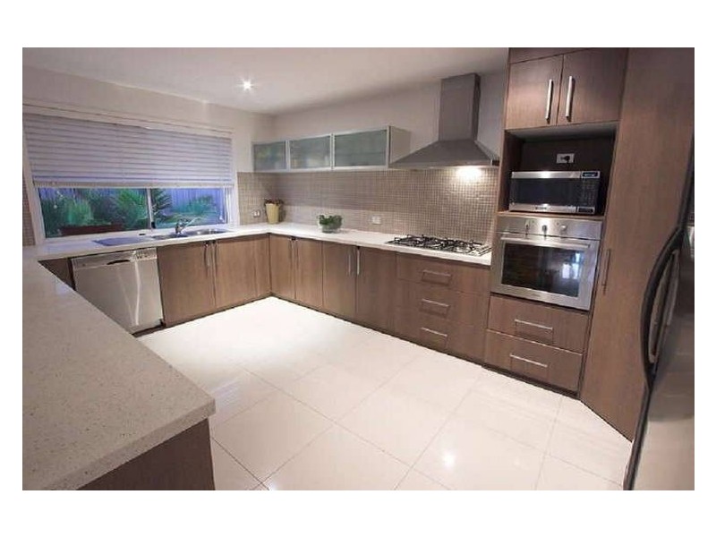 8 Komodo Court, Kawana Island QLD 4575