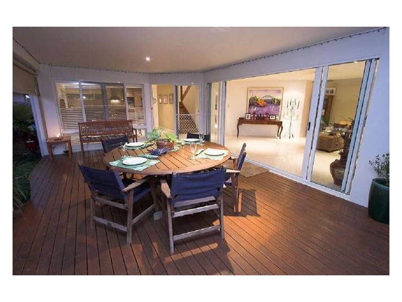 8 Komodo Court, Kawana Island QLD 4575