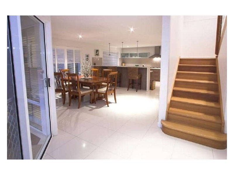 8 Komodo Court, Kawana Island QLD 4575