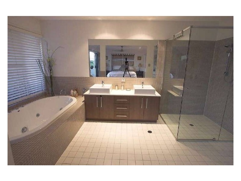 8 Komodo Court, Kawana Island QLD 4575