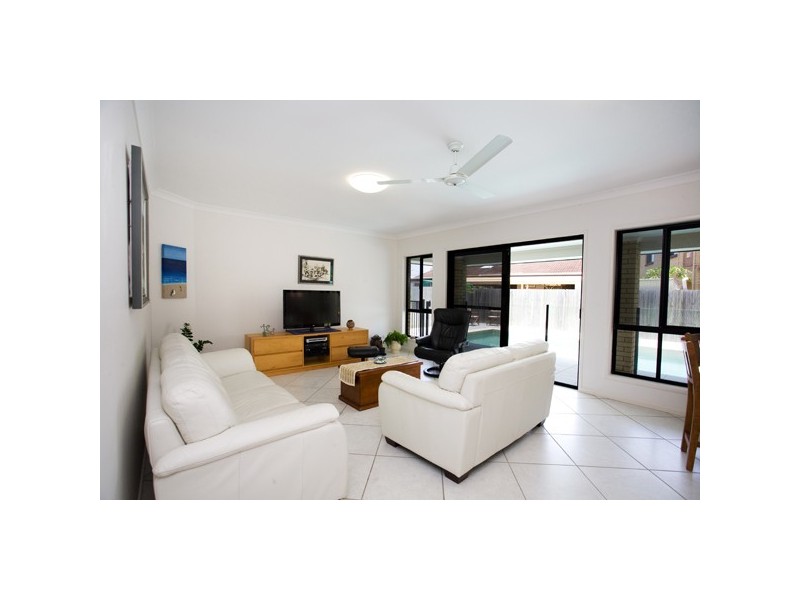 7 Oomoo Street, Buddina QLD 4575