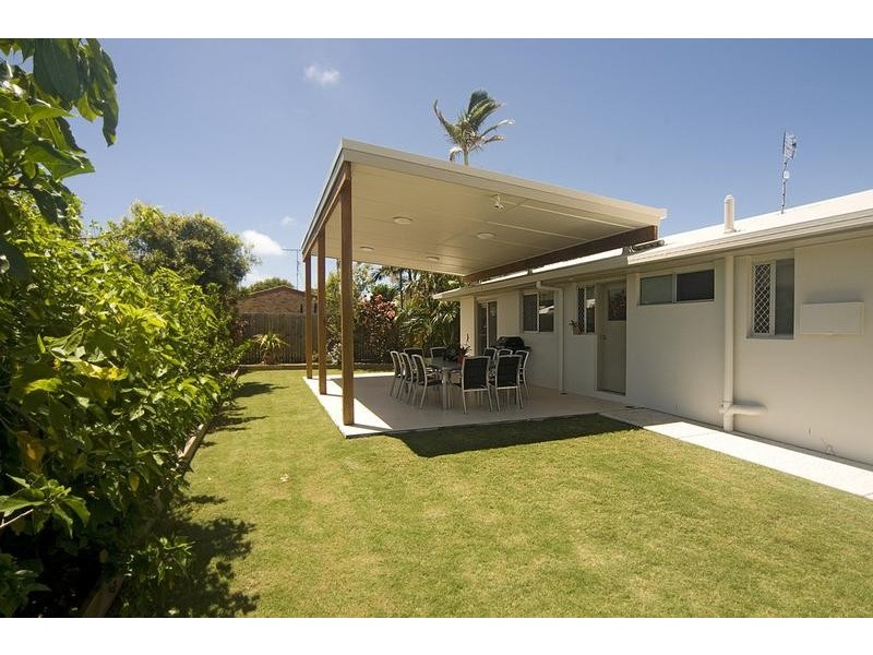 1 Coorabin Street, Warana QLD 4575