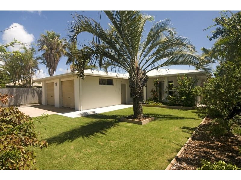 1 Coorabin Street, Warana QLD 4575