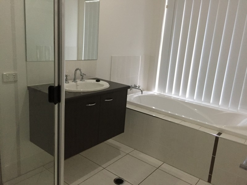 16 Kurrajong Crescent, Meridan Plains QLD 4551