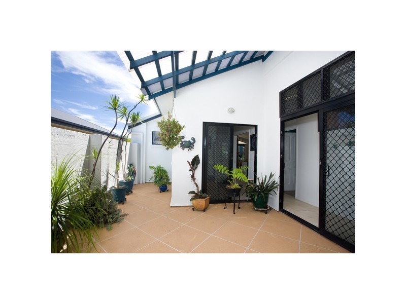 4 Abaco Street, Kawana Island QLD 4575