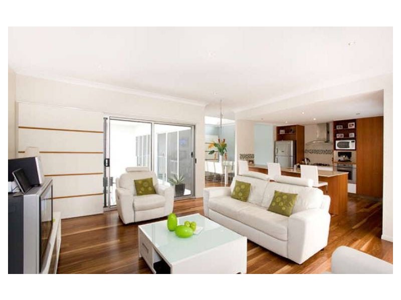 12 Castaway Court, Kawana Island QLD 4575