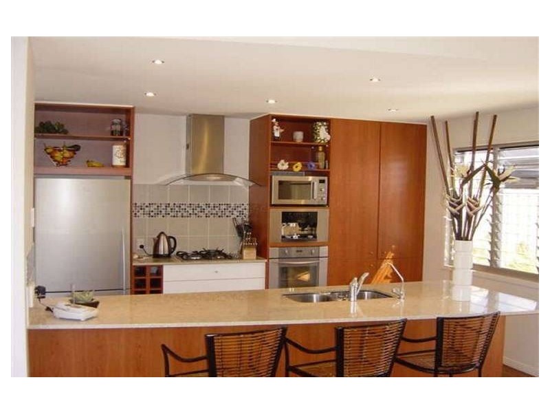 12 Castaway Court, Kawana Island QLD 4575