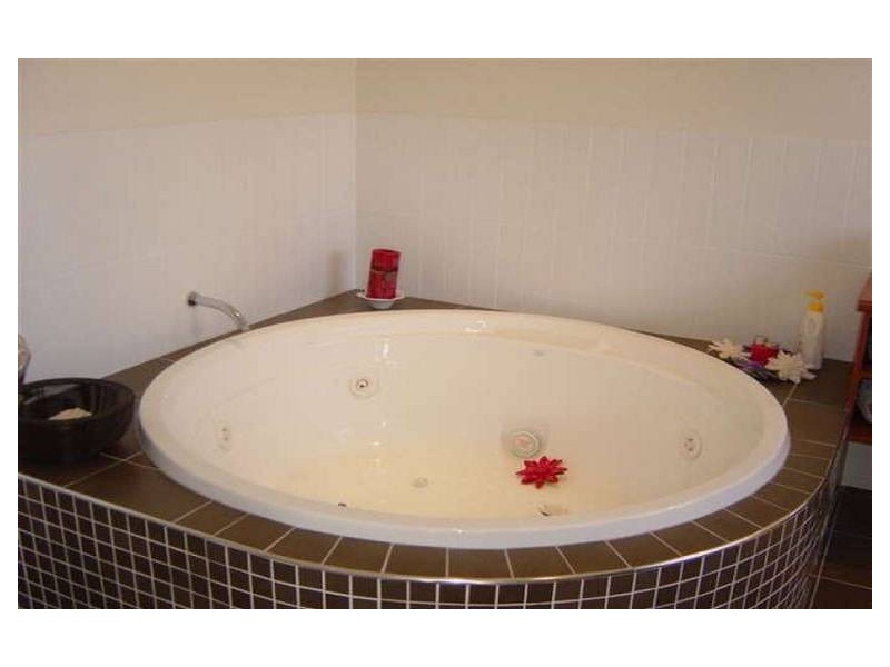 12 Castaway Court, Kawana Island QLD 4575