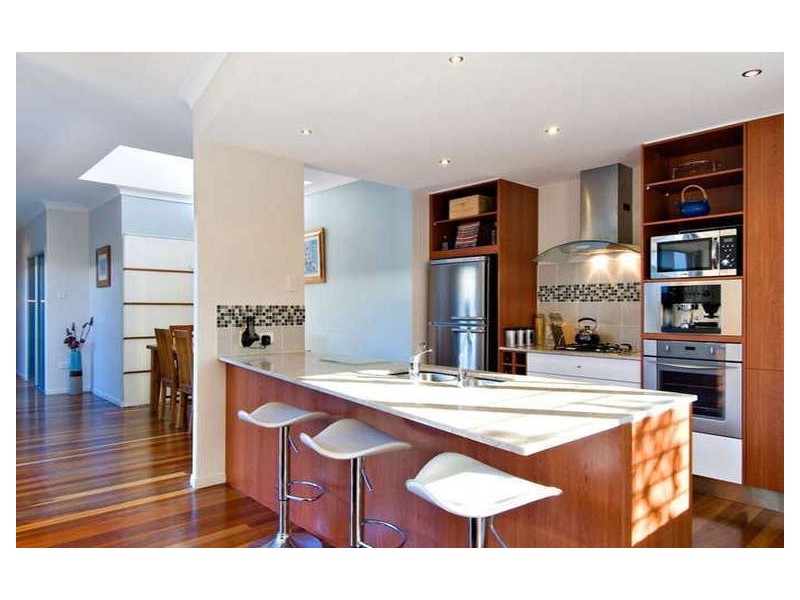 12 Castaway Court, Kawana Island QLD 4575