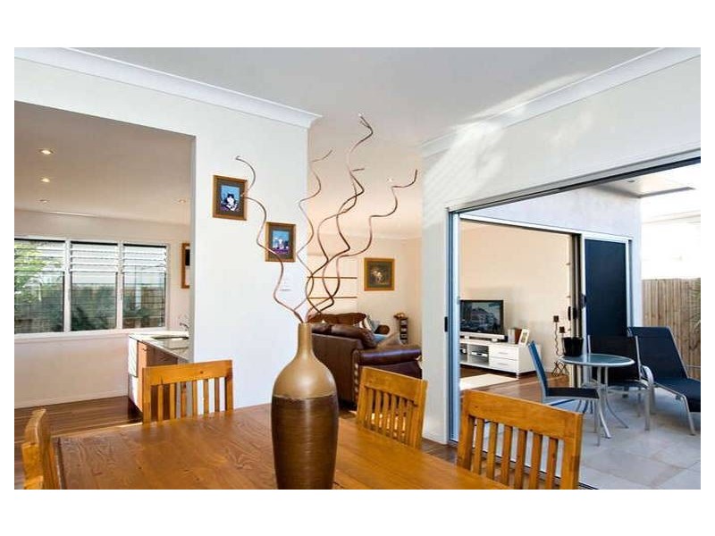 12 Castaway Court, Kawana Island QLD 4575