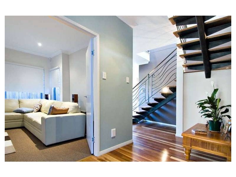 12 Castaway Court, Kawana Island QLD 4575