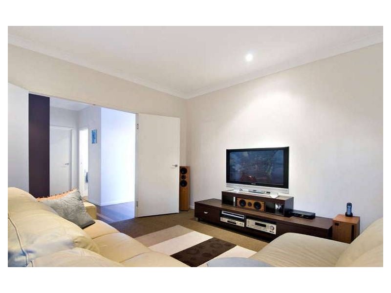 12 Castaway Court, Kawana Island QLD 4575