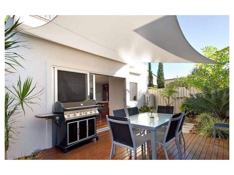 12 Castaway Court, Kawana Island QLD 4575