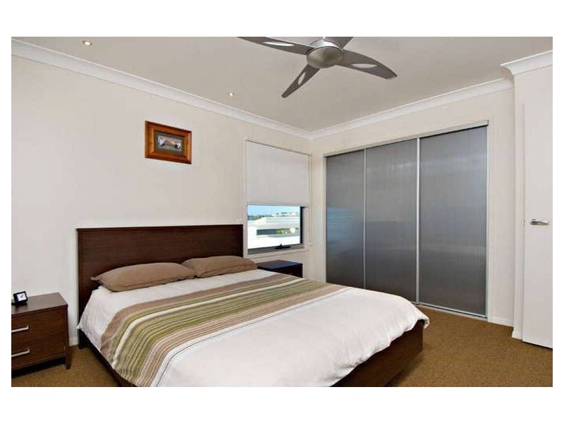 12 Castaway Court, Kawana Island QLD 4575